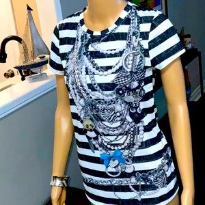 LOVE ARMOUR TEE SIZE MED *SUPER FUN*